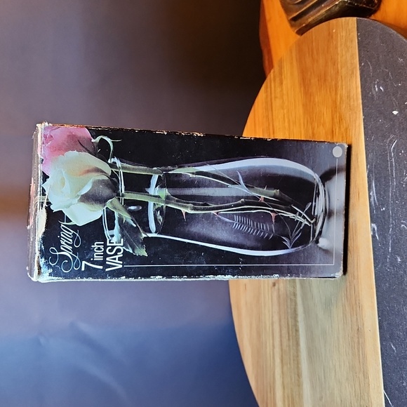 The Crystal Collection 7 in Glass Vase w/ Swirl Pattern design in box  Not Used - Picture 6 of 7